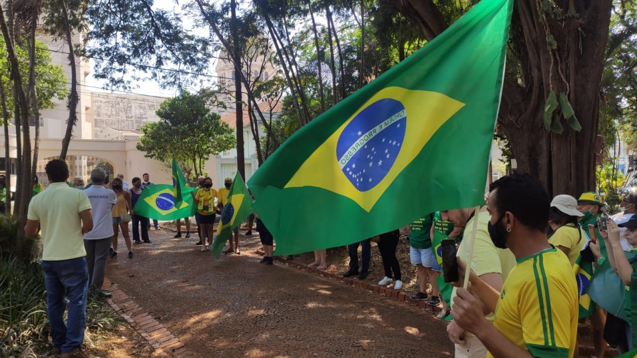 Foto 7 de 31 — Manifestantes fazem ato pró-Bolsonaro na Praça da Independência; veja imagens